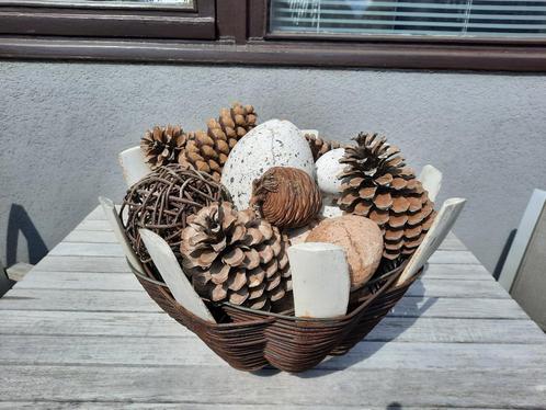 IJzeren mand voor tuindecoratie of veranda met eiergarnituur, Tuin en Terras, Tuinwanddecoratie, Gebruikt, Ophalen