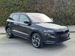 NEW KAROQ 15 TSI DSG SPORTLINE VOL/PANO/TREKH/NAV/19/WIN-25%, Auto's, 4 zetels, Stof, Zwart, Karoq