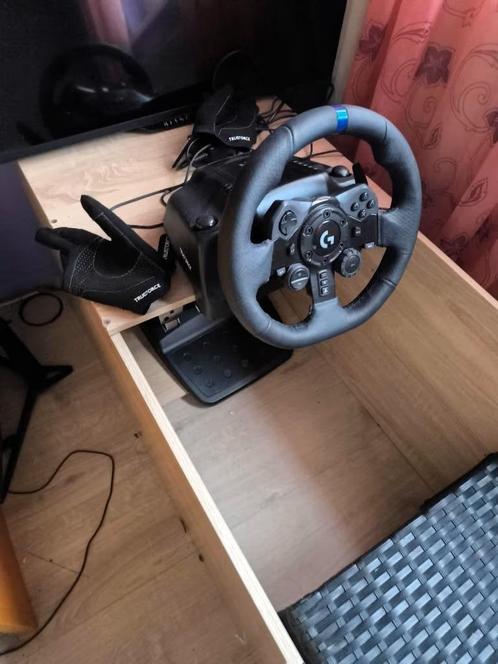 Logitech G923 TRUEFORCE + Pedalen | Staat + Extra's PC / PS5, Games en Spelcomputers, Spelcomputers | Sony Consoles | Accessoires
