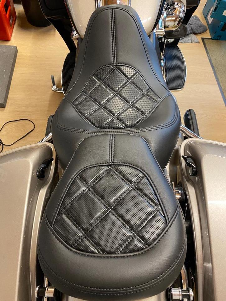 Zadel passend voor Harley Davidson Touring 08-25, Motos, Pièces | Harley-Davidson, Neuf, Enlèvement