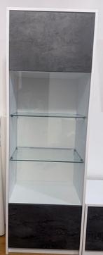 Vitrine kasten, Enlèvement