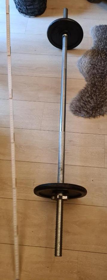 Bench bar met gewichten beschikbaar voor biedingen