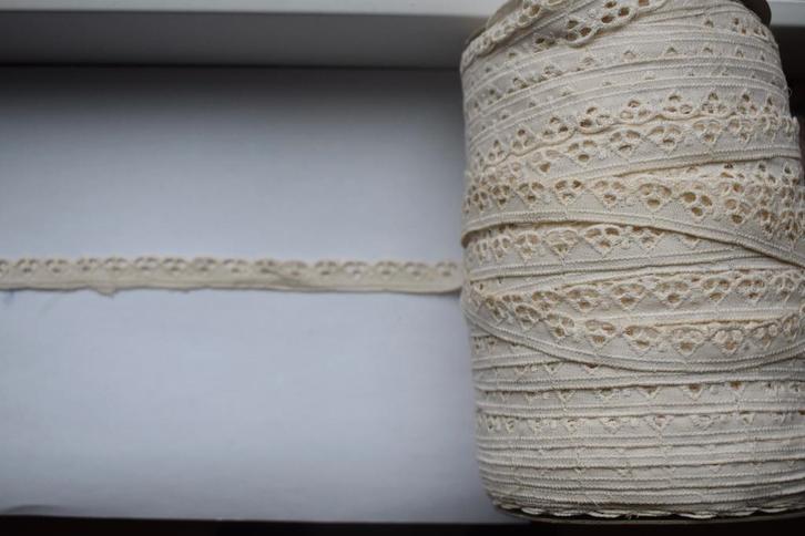 grote rol broderiekant 1.5 cm ecru, Hobby en Vrije tijd, Naaien en Fournituren, Nieuw, Kant, Ophalen of Verzenden