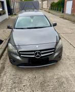 Mercedes a 180   2013, Auto's, Voorwielaandrijving, Zwart, Lederen bekleding, 1796 cc