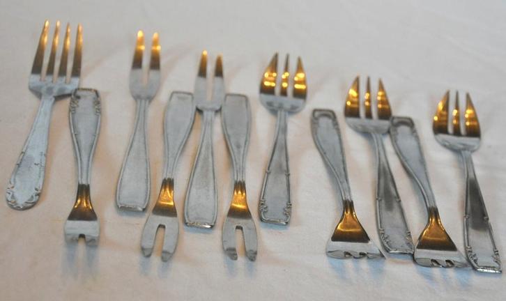 lot de 11 petites fourchettes de 14cm, Maison & Meubles, Cuisine | Couverts, Utilisé, Inox ou Chrome, Enlèvement ou Envoi