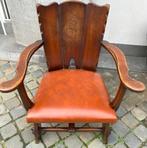 Fauteuils vintage en bois massif, cuir, gravure bâteau Signé, Ophalen