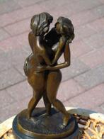 Twee naakte vrouwen die kussen in brons, gesigneerd., Antiek en Kunst, Ophalen, Brons