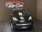Peugeot 107 1.0i Black & Silver Edition (bj 2011), Stof, Zwart, Zwart, Bedrijf