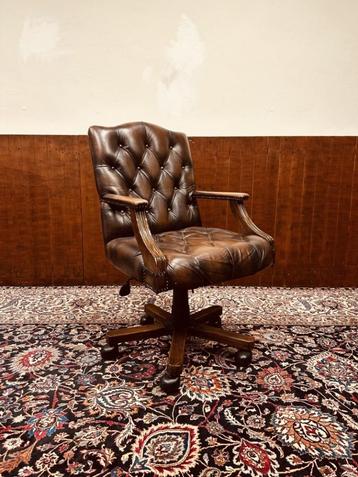 Klassiek Engels Chesterfield Bureaustoel beschikbaar voor biedingen