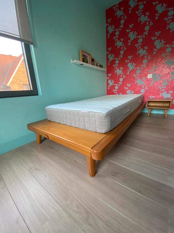 1 persoonsbed met bijbehorend nachtkastje, Huis en Inrichting, Slaapkamer | Bedden, Zo goed als nieuw, Hout, Ophalen