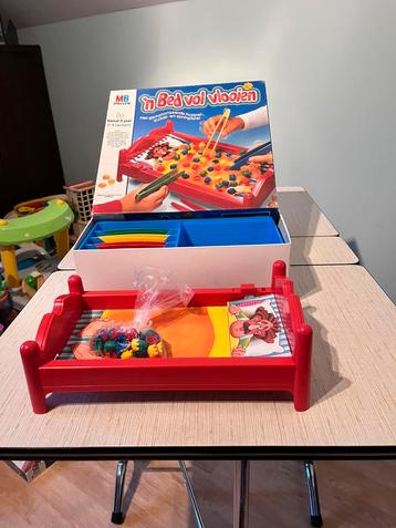 ‘n bed vol vlooien van MB beschikbaar voor biedingen