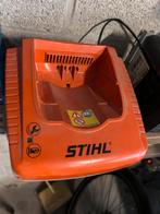 Chargeur stihl  + coupe bordure stihl et, Tuin en Terras, Hand-tuingereedschap, Ophalen