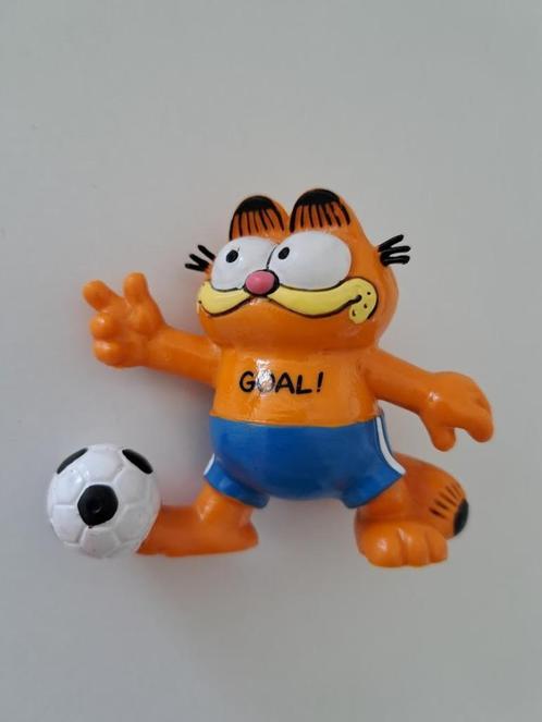 Vintage Bully - Garfield avec ballon de football - Bon état, Collections, Jouets miniatures, Comme neuf, Enlèvement ou Envoi