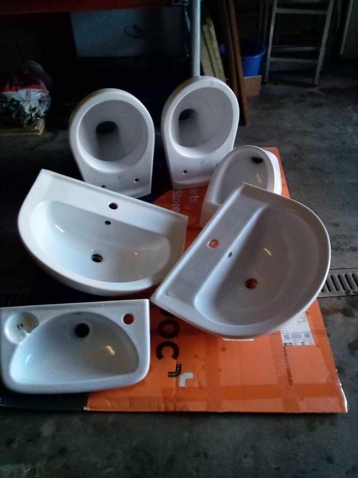 SANITAIRES/ROBINETTERIE/FLEXIBLES, Maison & Meubles, Salle de bain | Meubles de Salle de bain, Comme neuf, Enlèvement