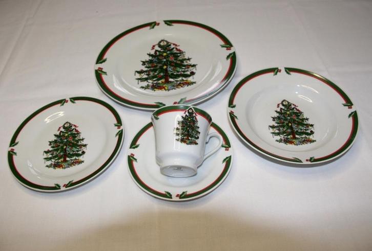 Kerstservies, Huis en Inrichting, Keuken | Servies, Zo goed als nieuw, Compleet servies, Porselein, Ophalen