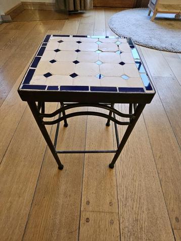 Petite table fer forgé a carreaux de provence, Enlèvement, Utilisé