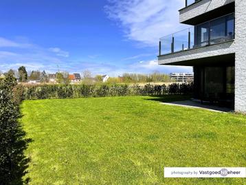 Modern 2 slpk-appartement met grote tuin en garage beschikbaar voor biedingen