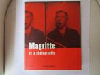 Magnifique  livre - Magritte et la photographie, Comme neuf, Enlèvement ou Envoi, Peinture et dessin, Roegiers Patrick