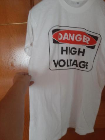 Witte “Danger High Voltage” T-shirt – L – Nooit gedragen
 beschikbaar voor biedingen
