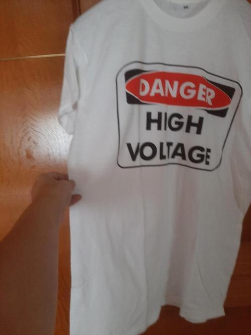 Witte “Danger High Voltage” T-shirt – L – Nooit gedragen, Kleding | Heren, T-shirts, Nieuw, Maat 52/54 (L), Rood, Ophalen of Verzenden