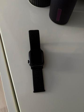 Apple watch 5 werkt perfect. beschikbaar voor biedingen