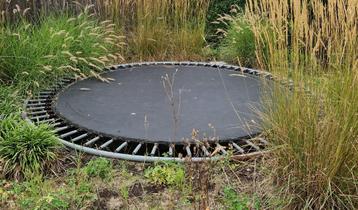 Grote trampoline beschikbaar voor biedingen
