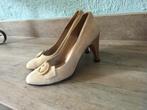 beige pump 36, Kleding | Dames, Schoenen, Beige, Lola Shoes, Ophalen of Verzenden, Zo goed als nieuw