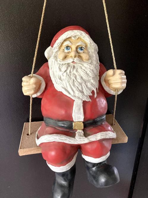 Eyecatcher: decoratieve kerstman op schommel voor 30 euro, Diversen, Kerst, Zo goed als nieuw, Ophalen of Verzenden