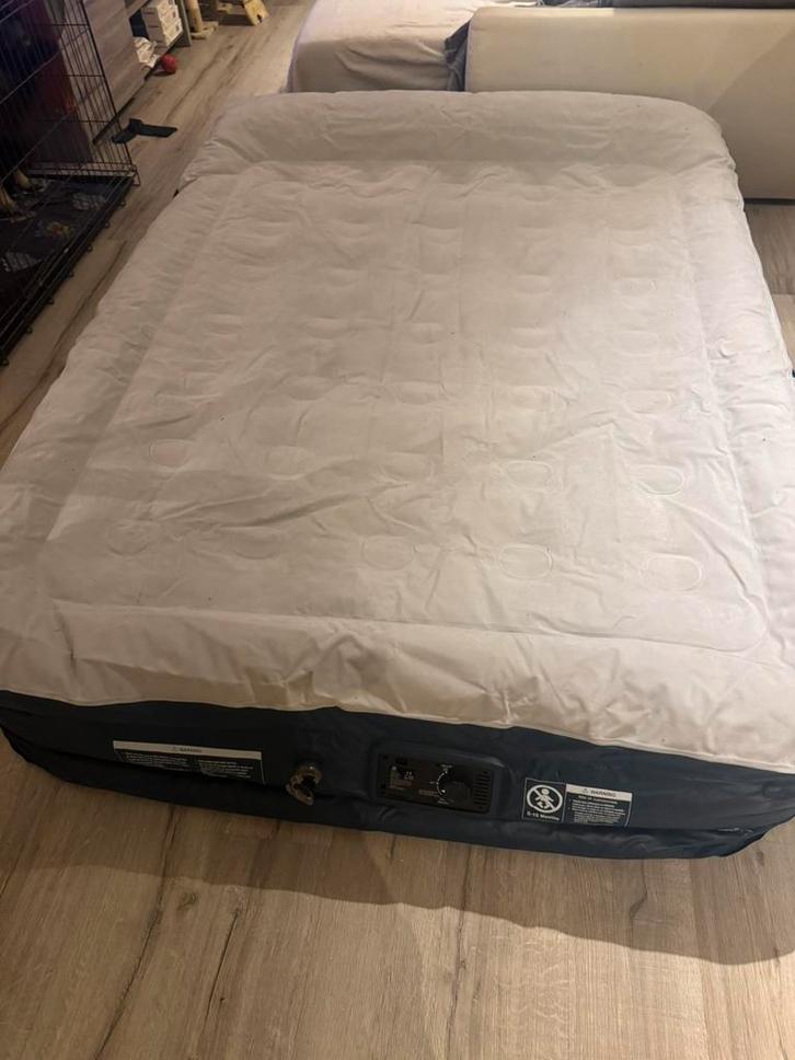 Luchtmatras 2 personen, Caravans en Kamperen, Luchtbedden, Gebruikt, Ingebouwde pomp, Ophalen