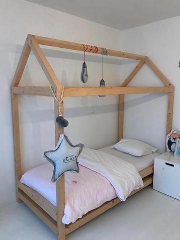 Kinderbed / bedhuis beschikbaar voor biedingen