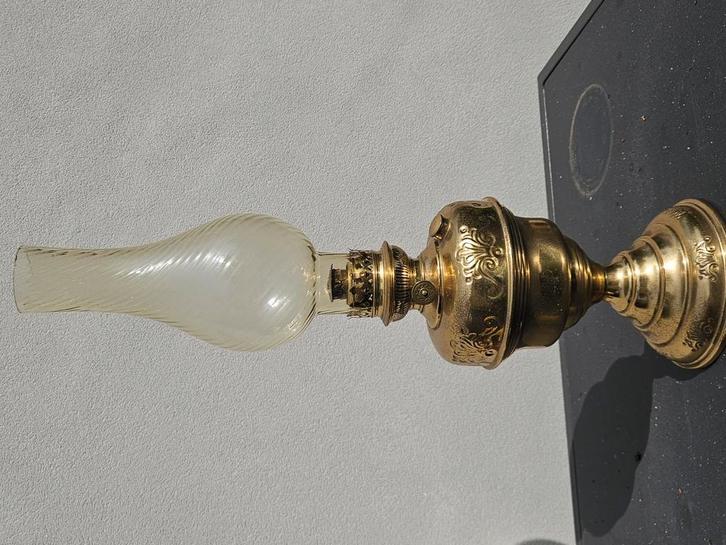 Antieke messing olielamp met sierglas – uniek verzamelobject, Antiek en Kunst, Antiek | Verlichting, Ophalen