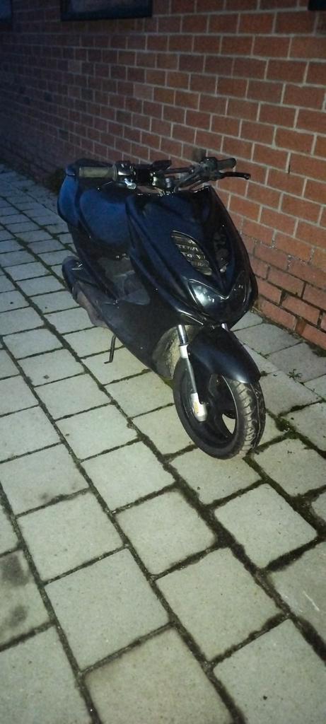 Yamaha Aerox 100cc op A1, Fietsen en Brommers, Scooters | Yamaha, Zo goed als nieuw, Aerox, Tweetakt, Ophalen