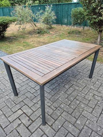 Tuintafel teak aluminium van goede kwaliteit 1m60 op 90 beschikbaar voor biedingen