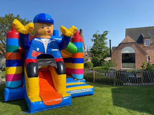 Verhuur springkasteel color bricks met glijbaan, Hobby en Vrije tijd, Feestartikelen | Verhuur, Verzenden