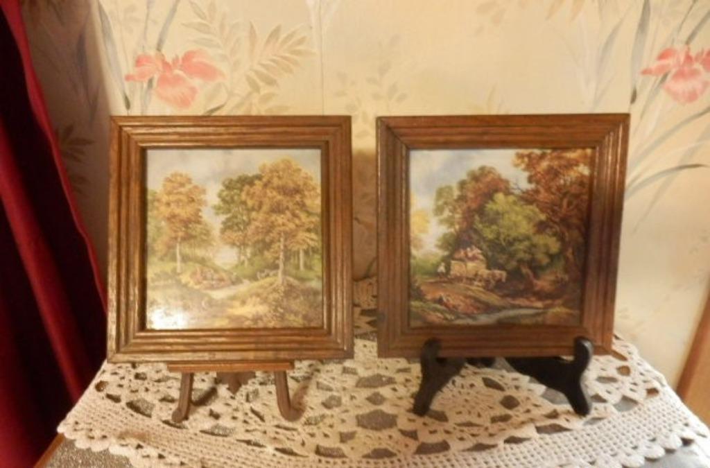 (9) -2 petits cadres sur pied, Moins de 50 cm, Enlèvement ou Envoi, Comme neuf, Bois