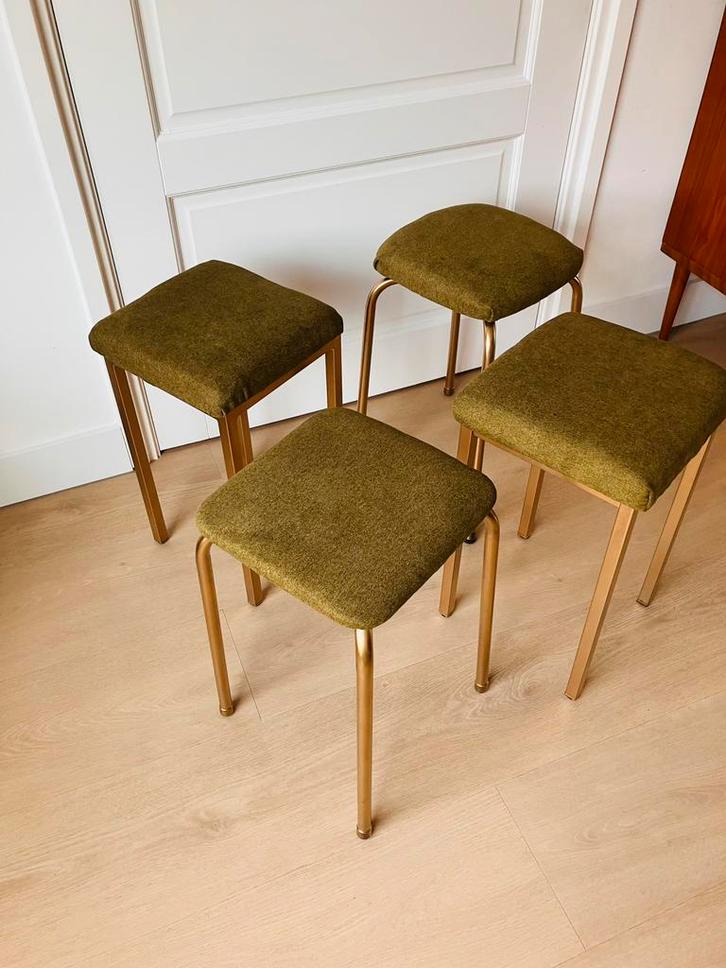 Mix and match. Set van 4 handige bijzet krukjes. Stoeltjes., Huis en Inrichting, Krukjes, Zo goed als nieuw, Ophalen