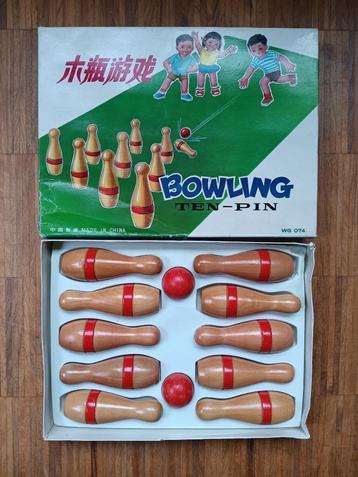 Vintage houten kegelspel beschikbaar voor biedingen
