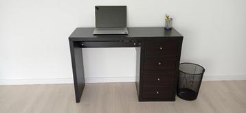Bureau voor tieners. Zwartbruin. 111x39 H77. Nieuwstaat. beschikbaar voor biedingen
