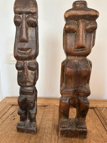 2 houten beelden - Indonesia beschikbaar voor biedingen