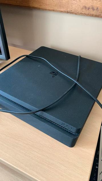 PlayStation 4 + 3 manettes beschikbaar voor biedingen