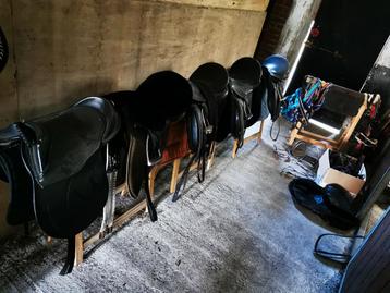 5 complete zadels, Inc partij halsters, hoofdstellen enzz beschikbaar voor biedingen