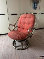 Rotan draaistoel + retro kussen, Huis en Inrichting, Ophalen, Zo goed als nieuw