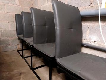 Chaises salle à manger  disponible aux enchères