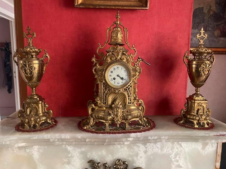 Horloge à deux cassolettes, Antiquités & Art, Antiquités | Horloges, Enlèvement