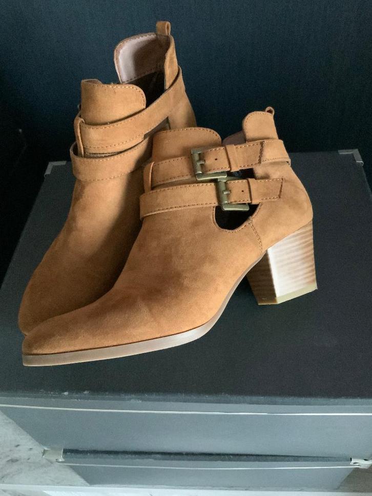 Enkellaarsjes maat 38 - schoenen maat 37., Kleding | Dames, Schoenen, Zo goed als nieuw, Overige kleuren, Ophalen of Verzenden