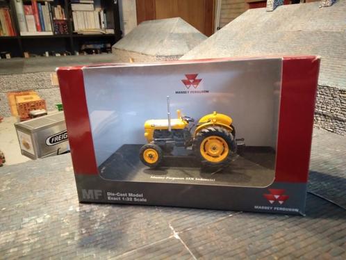 Massey Ferguson 35x Industrial UH in originele doos, Hobby en Vrije tijd, Modelauto's | 1:32, Nieuw, Tractor of Landbouw, Universal Hobbies