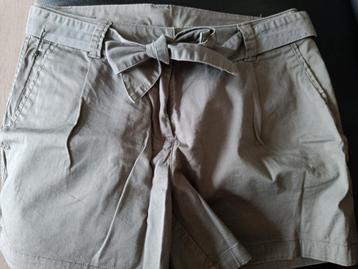 Kaki damesshort in maat 40 van Decathlon beschikbaar voor biedingen