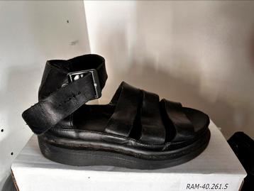 Dr Martens Clarissa beschikbaar voor biedingen