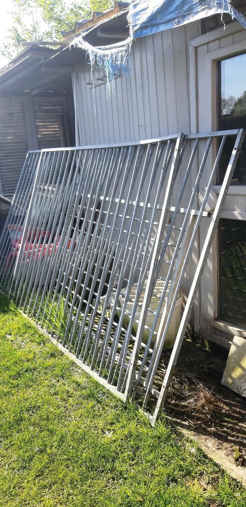 Honden kennel  - 2 stuks, Dieren en Toebehoren, Hondenhokken, Zo goed als nieuw, Ophalen