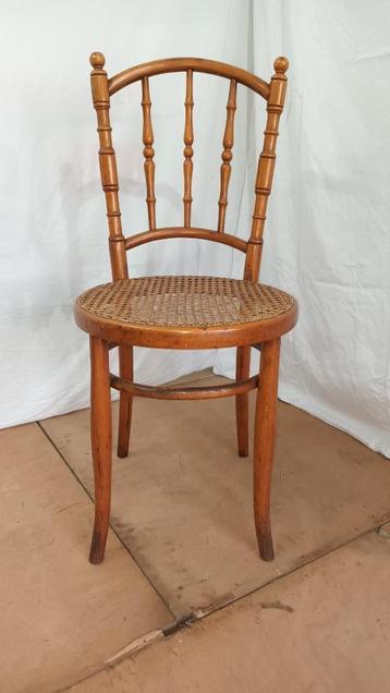 Thonet stoel beschikbaar voor biedingen